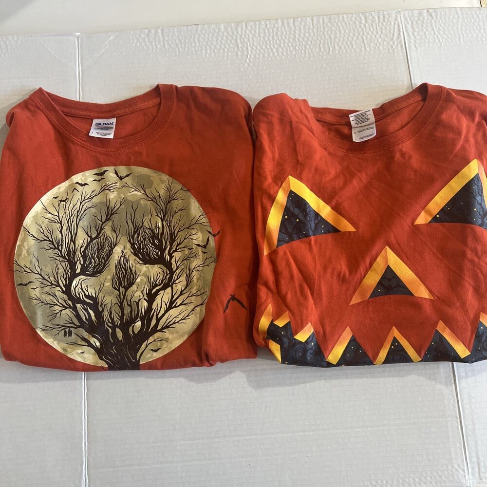 2 Gildan Size L Halloween T Shirts‎ Orange Pumpkin Face Spooky Tree Moon Scary